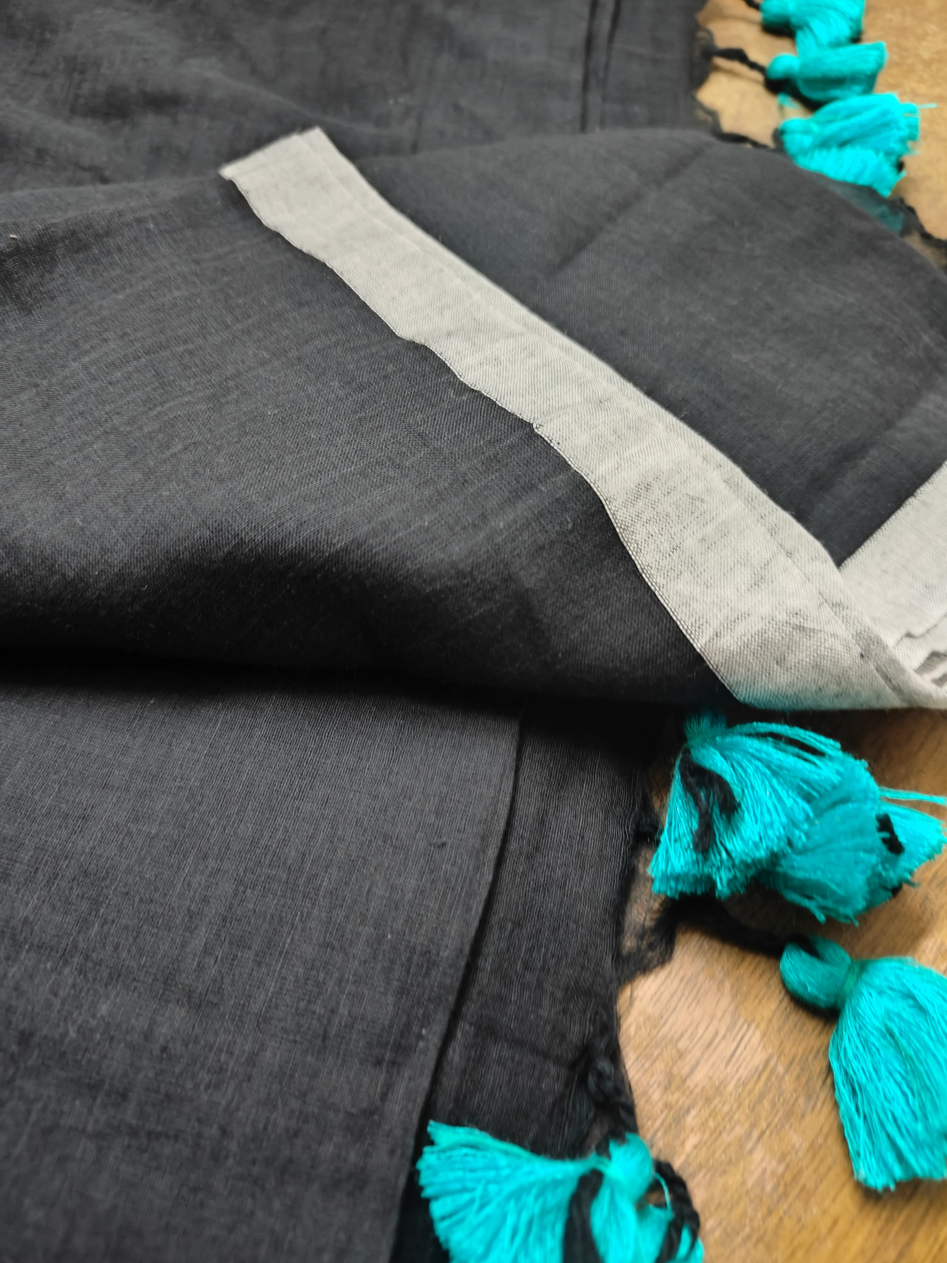 Black SeaGreeMul Cotton Saree - Image 4